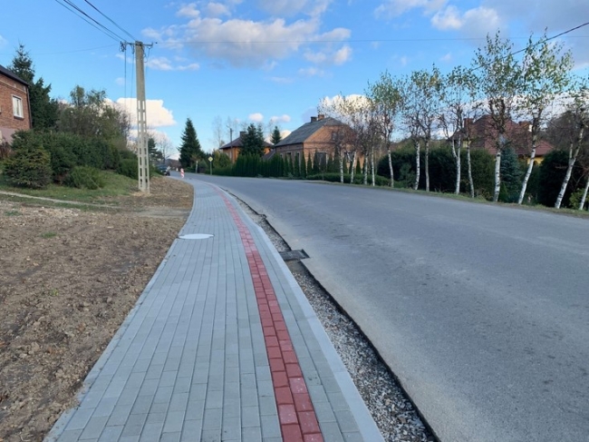 Kończą się prace związane z rozbudową chodników przy drodze powiatowej 1411R Babica-Lubenia-Błażowa. W Błażowej Górnej i Białce zostało zrealizowanych ponad 200 metrów chodnika (3)