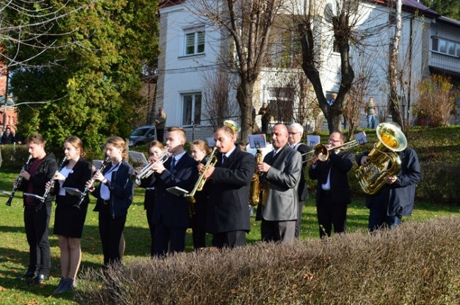 NIEPODLEGŁA DO HYMNU (1)