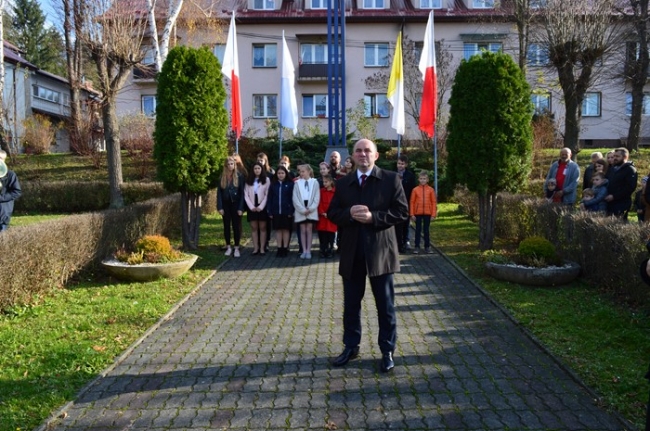 NIEPODLEGŁA DO HYMNU (2)