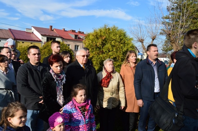 NIEPODLEGŁA DO HYMNU (4)