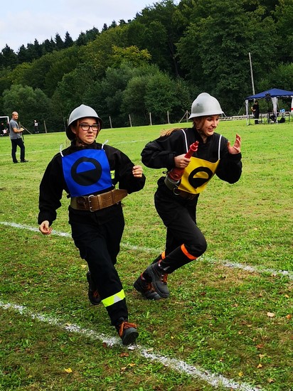 Przekazanie prądownicy podczas sztafety_pożarniczej 1
