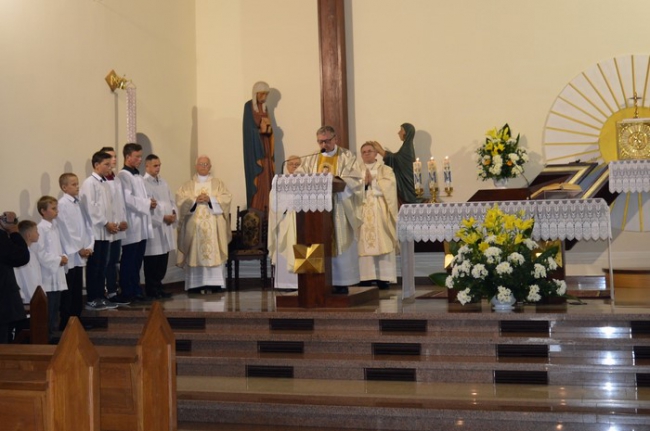 Budowa i poświęcenie Groty NMP z Lourdes w Białce (1)