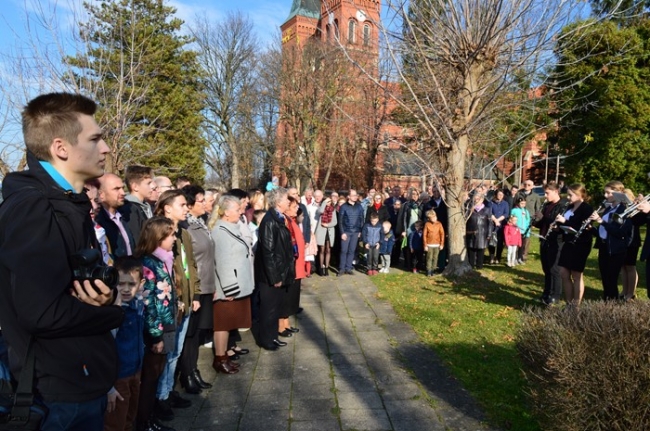 NIEPODLEGŁA DO HYMNU (3)