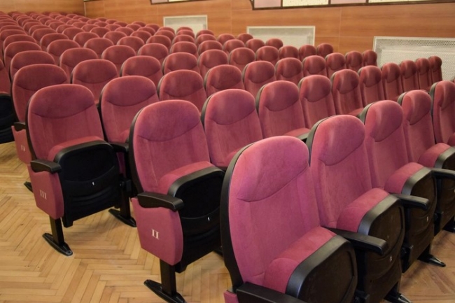 Nowe fotele w sali widowiskowej Gminnego Ośrodka Kultury w Błażowej.