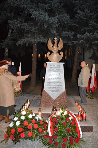 ODSŁONIĘCIE I POŚWIĘCENIE POMNIKA NA 100-LECIE ODZYSKANIA PRZEZ POLSKĘ NIEPODLEGŁOŚCI (2)