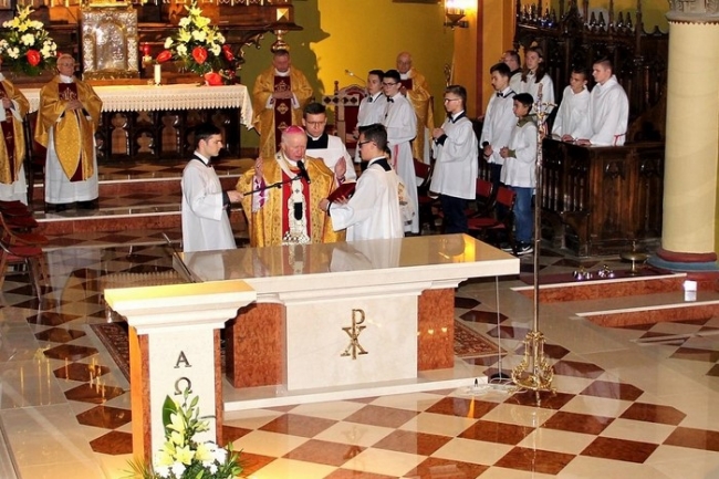 ODSŁONIĘCIE I POŚWIĘCENIE POMNIKA NA 100-LECIE ODZYSKANIA PRZEZ POLSKĘ NIEPODLEGŁOŚCI (4)